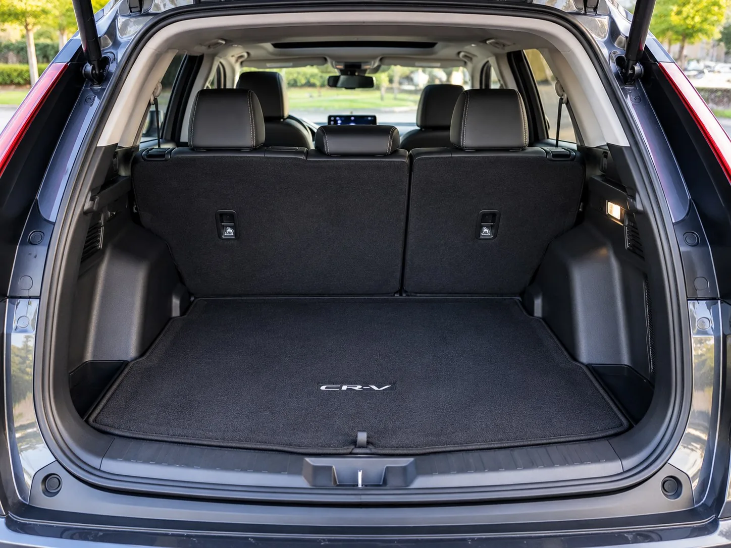 Open cargo area at the back of the Honda CR-V Hybrid